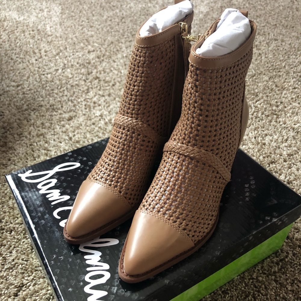 Women’s size 6M Sam Edelman Elita bootie in Camel